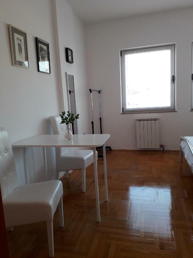 Apartman Dunja Ns 2 Novi Sad Exteriör bild