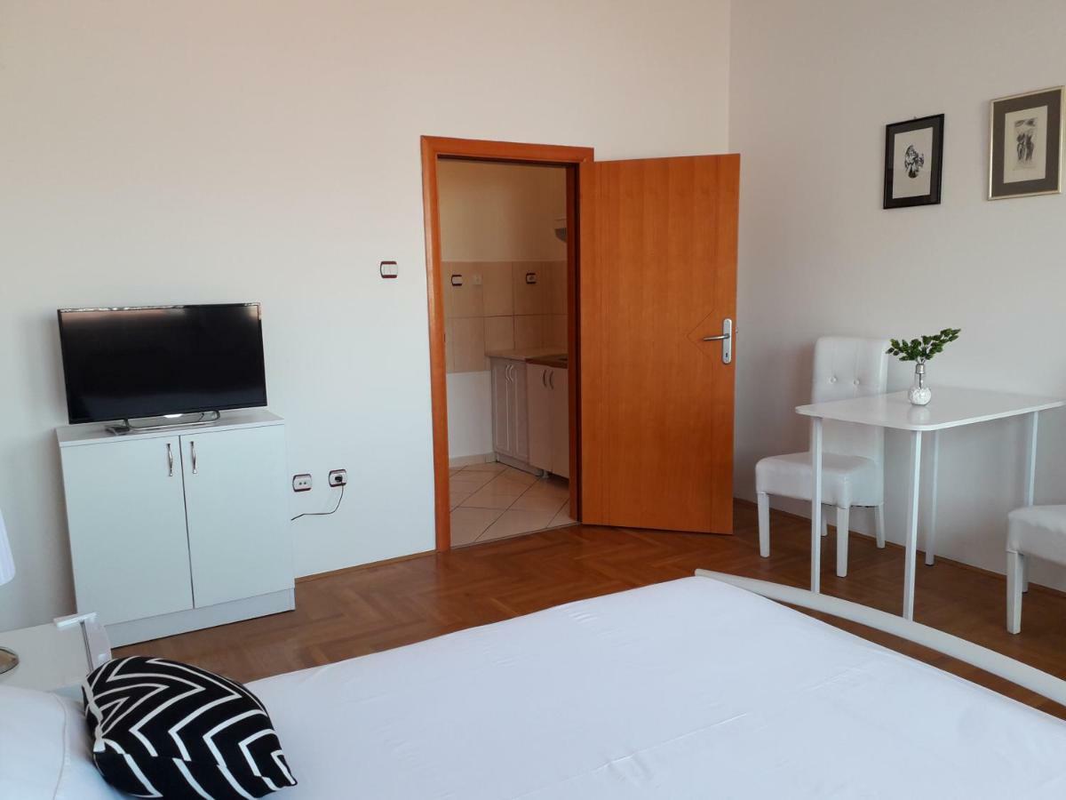 Apartman Dunja Ns 2 Lägenhet Novi Sad Exteriör bild