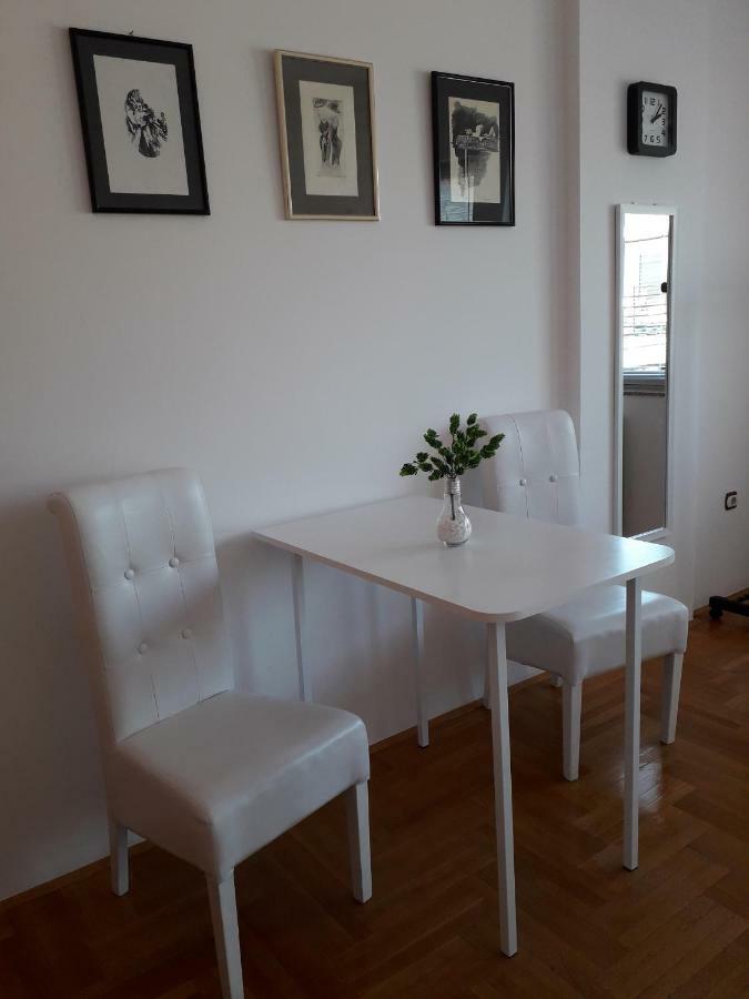 Apartman Dunja Ns 2 Lägenhet Novi Sad Exteriör bild