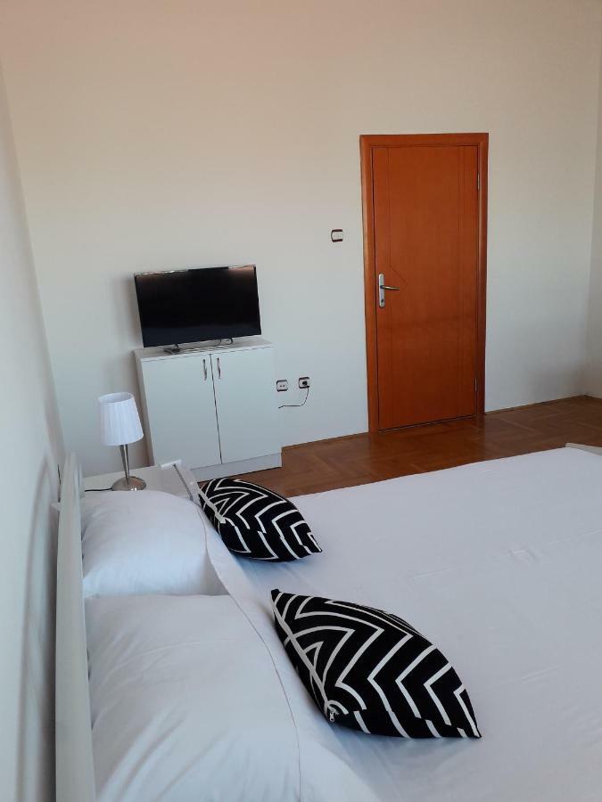 Apartman Dunja Ns 2 Novi Sad Exteriör bild