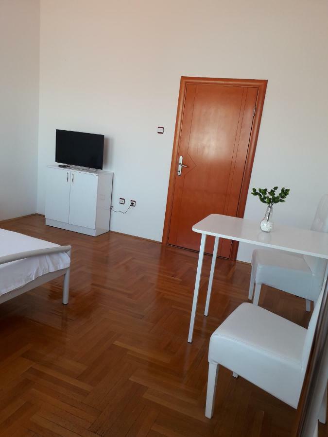 Apartman Dunja Ns 2 Novi Sad Exteriör bild